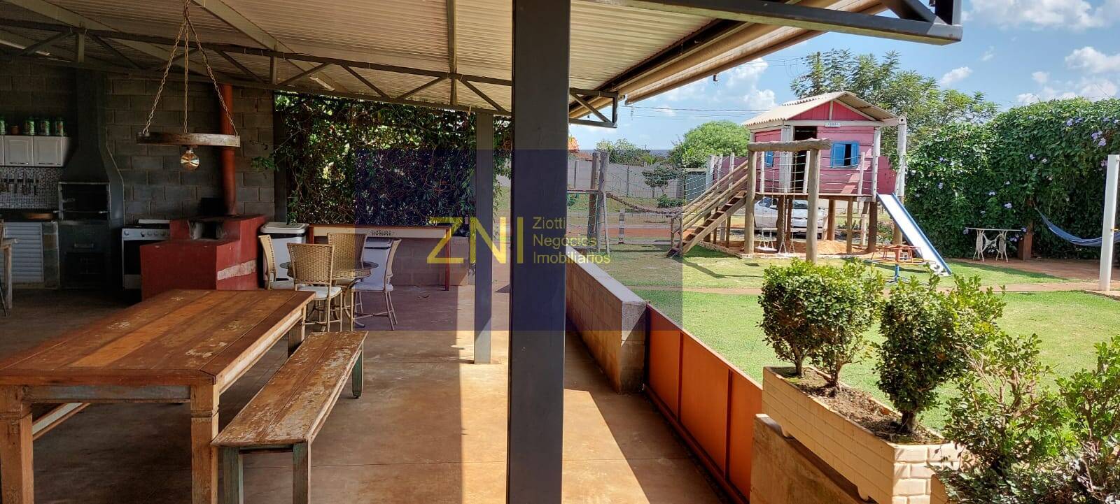 Sítio, 4 quartos, 3000 m² - Foto 1