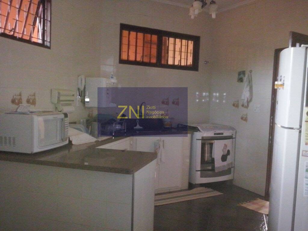 Casa, 3 quartos, 250 m² - Foto 11